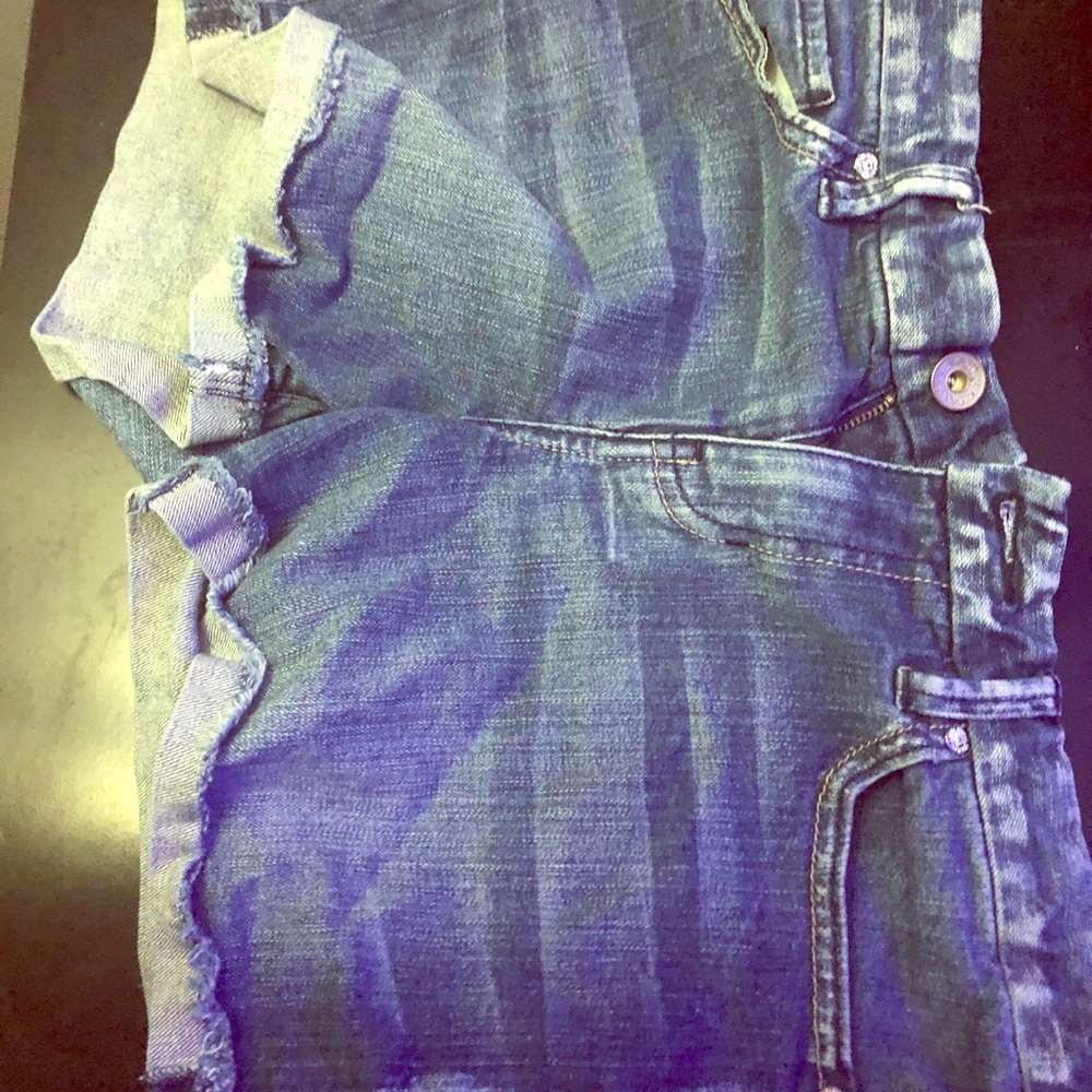 Calving clain Jean shorts